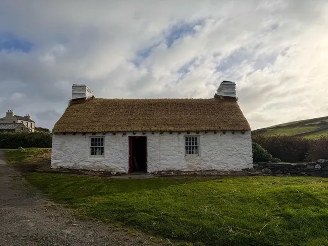 Harry Kelly's Re-Thatched