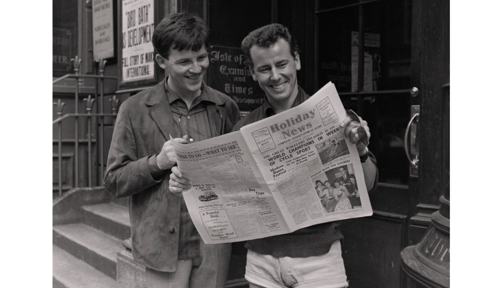 Robin Hall and Jimmy MacGreggor, reading Holiday News
